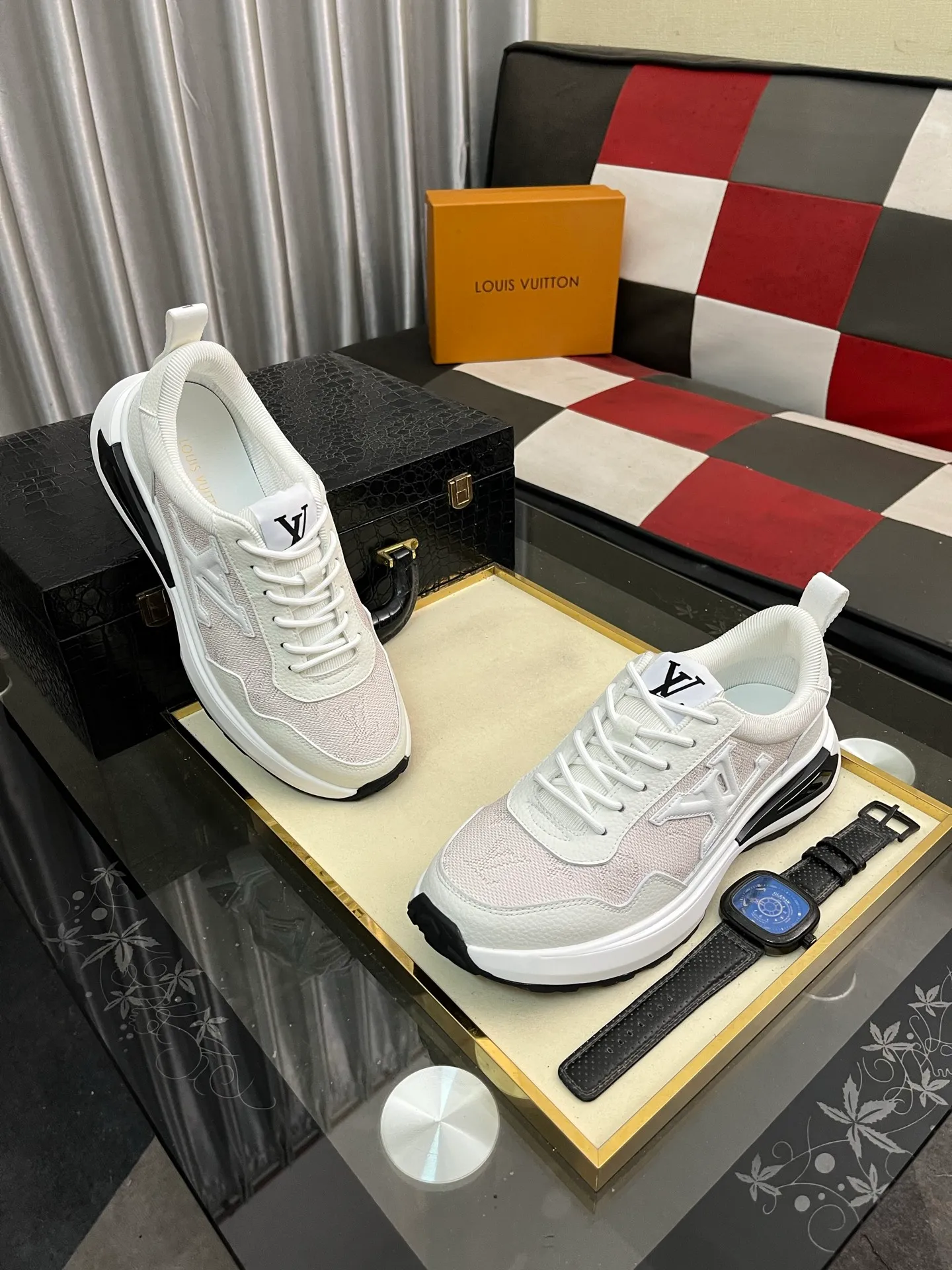 Men's shoes 💰458⌚️⌚️【LOUlS VUlTTON】Louis Vuitton ~ unique and casual style. LV counter purchasing 🏃casual shoes😍😍 Men's 2022 counters are on sale simultaneously, Italian imported brands select first-layer Italian cowhide. 🐑Sheepskin lining (refuses to discolor and rub feet) Sole: Original sole specially provided by the original factory 🎬Better in kind Size number: 38-443️⃣Colors available